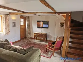Lupin Cottage at Boningale Manor - Image 2