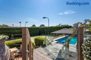 Private Portsea Oasis - Image 1