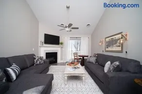 Spacious 2 bed Condo with Office - Image 2