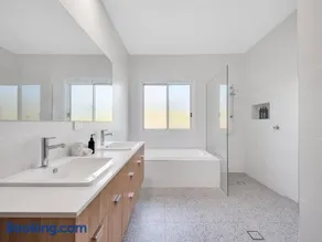 The Greenview - Contemporary Village Retreat - Image 3