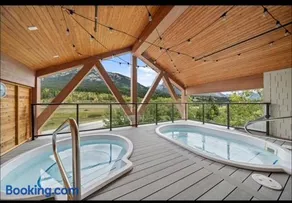 Luxury 2 Bedroom Mountain View Condo - Image 1
