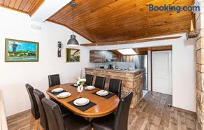 Beautiful Apartment In Kastel Stafilic - Image 3