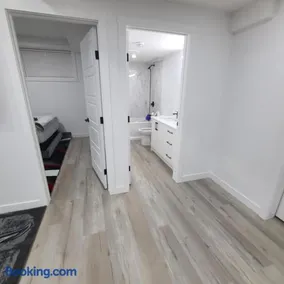 Carrington Cozy Suite, Calgary - Image 4