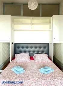 Chez Mo - Image 4