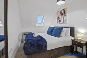 Modern Apartment I Self Check-in I Wi-Fi I Free Private Parking I Sleeps 3 - Image 4