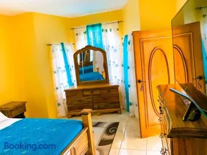 Comfortable 1 bedroom with bath - Image 4