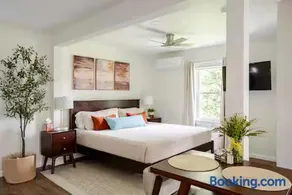 Private Studio Apartment with One King Bed and One Sofa Bed - Image 1