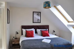 Beaney View House - Comfortable Spacious 4 Bedrooms En-suites House with Free Wifi and Parkings Located at quiet neighbourhood and easy access to town centre - Image 4