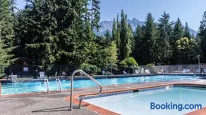 Pendleton Pines Lodge - Image 2