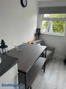 Beachy Vibes and Chill Times 2 bed chalet in Leysdown - Image 5