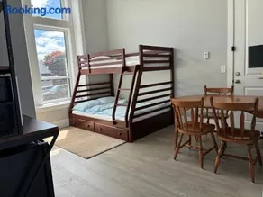 Cozy Suite near Mundy Park - Image 1