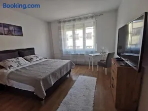 The Location Central Town Apartament - Image 3