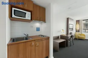 Corporate City Stay in parramatta CBD - Free Parking - Image 1