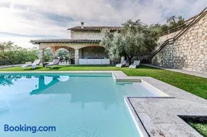 Villa Crociferi - Image 2