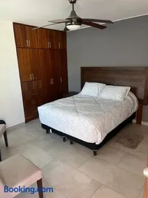A una cuadra del malecón - Image 1