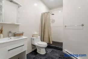 1BDR Mezzanine-Bishop-Vibe Central MTL - Image 3