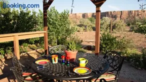 Basecamp Bluff - Bungalow with Patio, Dogs Welcome - Image 5