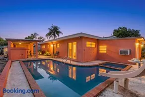 Miami Gardens Pool Retreat - Image 1