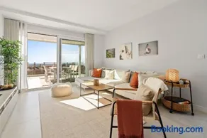 46 Corner Apartment with panoramic sea views and large terrace - Image 2