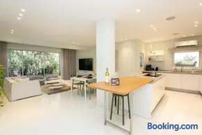 Huge Ultra Luxury TLV Apartment - Image 3