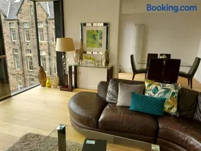 Quartermile Luxury Landing Apartment - Image 2