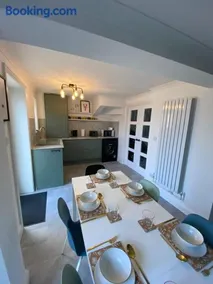 4 Bed House in Lovely Cornish Town - Image 5
