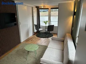 Houseboat Amsterdam - Image 2