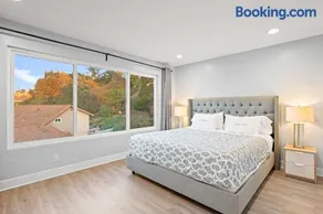 Luxury Hilltop Stay Pool Views Sleeps Many - Image 1