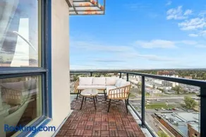 Upscale Penthouse Stay with Mountain & City Views Free Parking BBQ Grill Office Space & More - Image 4