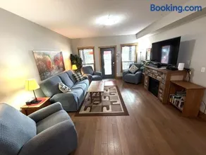 Lakefront Townhouse Family Complex, Popular Wine Country and the Best Golfing - Image 1