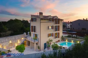 Villa Casa Nova with Heated Pool, Spa area & Game Room - Image 2