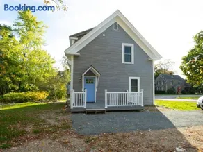 2-Bedroom renovated home on the way to Acadia - Image 3