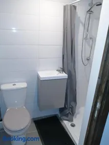 Gatekeepers Cottage Tiny House - Image 2