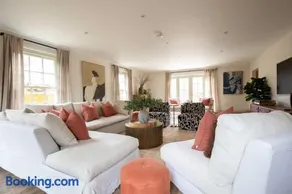 Willowbrook House- Luxurious Countryside retreat set in an idyllic & desirable location, close to Soho Farmhouse, Chipping Norton and lots of Cotswold attractions - Families and Dogs welcome - Image 2