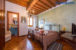 Villa immersa nel verde della Toscana - Image 4