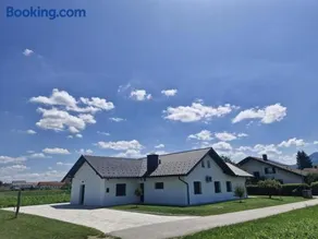 Orange house Šempeter - Image 1