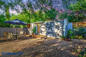 Cute Peaceful Tiny House Getaway w Backyard - Image 1