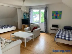 Good spacious apartment in a central location - Image 1