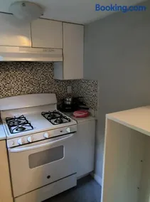 Surrey Guest Home Near 88 Avenue - Free Parking - Image 1