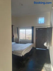 Happy Homestay and rooftop restaurant - Image 1