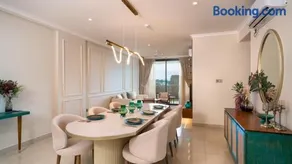 Marina Luxe Appartment - Image 2