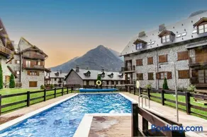 Charming Pyrenean Flat with Terrace, Views & Pool - Image 2