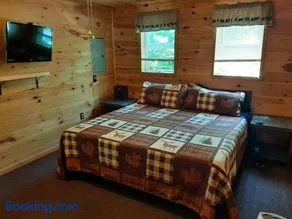 Sunrise Views Cabin with King Bed, Bar & Game Room - Image 3
