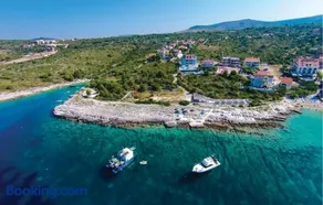 Nice Apartment In Rogoznica With Sauna - Image 3