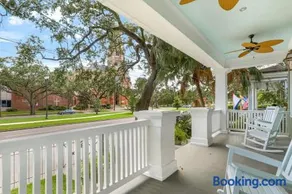 Classy Upscale Villa Perfect Uptown Location - Image 1