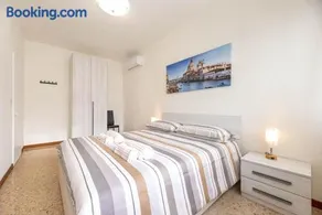 Sole Apartment Residence In Venice - 5min from Airport - Image 3