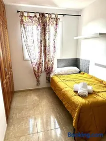 Cozy 2-Bedroom Apartment · Perfect Base to Explore - Image 4