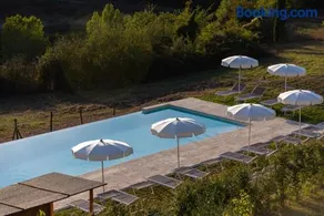 Chianti B&B Design infinity pool shared - Image 2