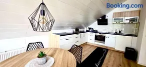 Modern apartment with panoramic living area - Image 2