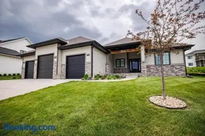 Luxury Retreat- Modern 5BR Ranch in Bennington - Image 1